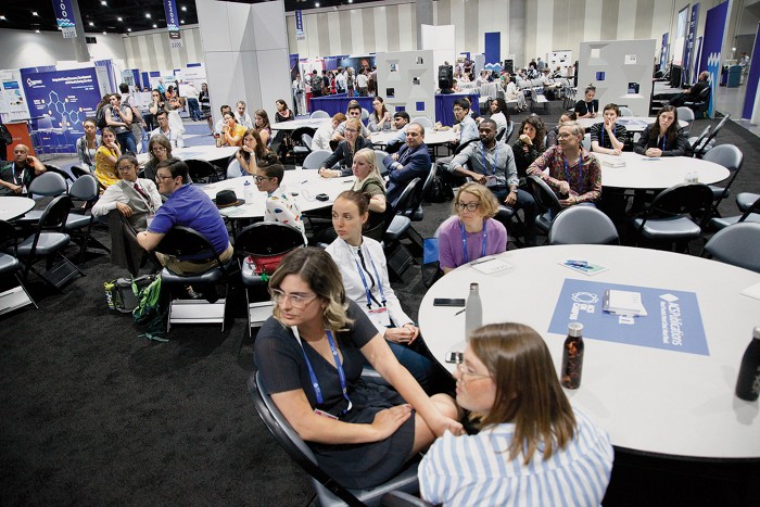 Participants à la table C&EN. 20190927lnp1-tabletalk3.jpg