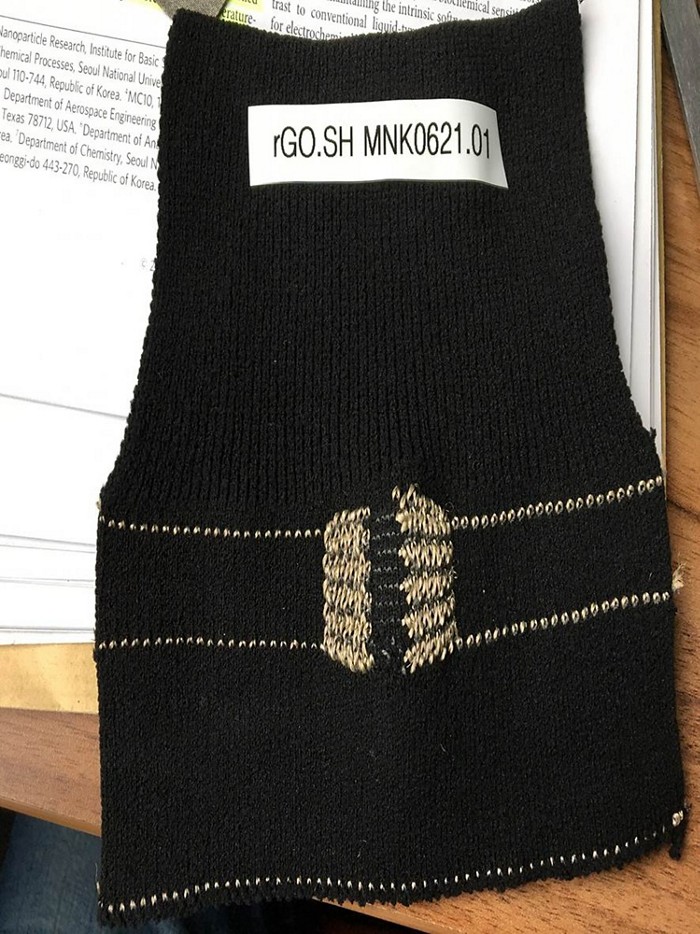 Making conductive graphene yarn in bulk